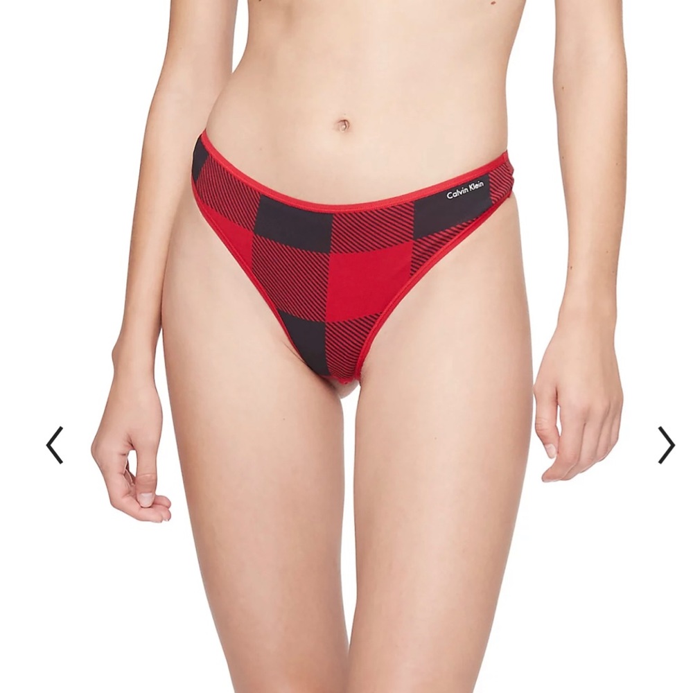 Women's Calvin Klein Form Thong Panty size XS